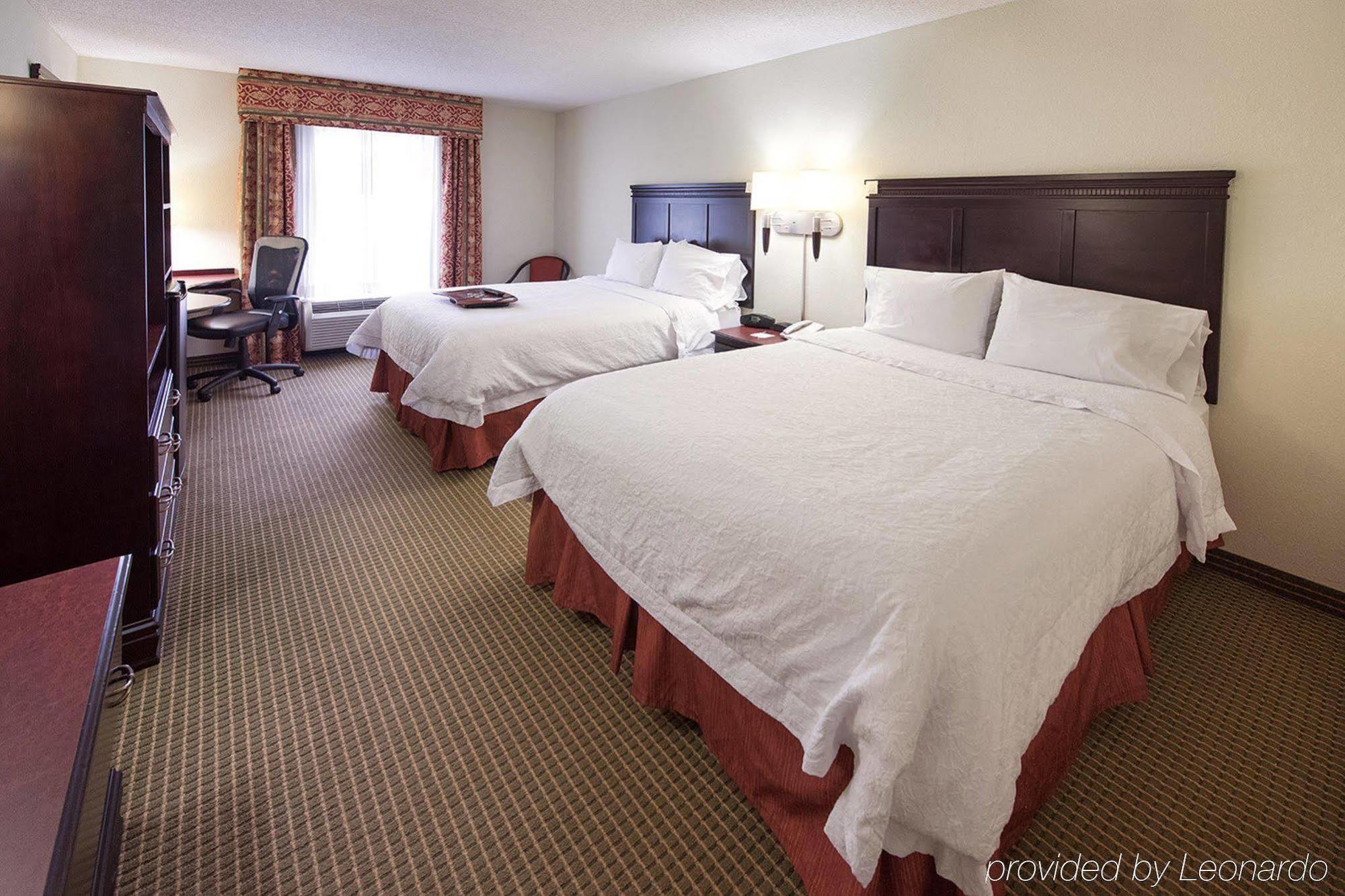 Hampton Inn Fayetteville Ngoại thất bức ảnh