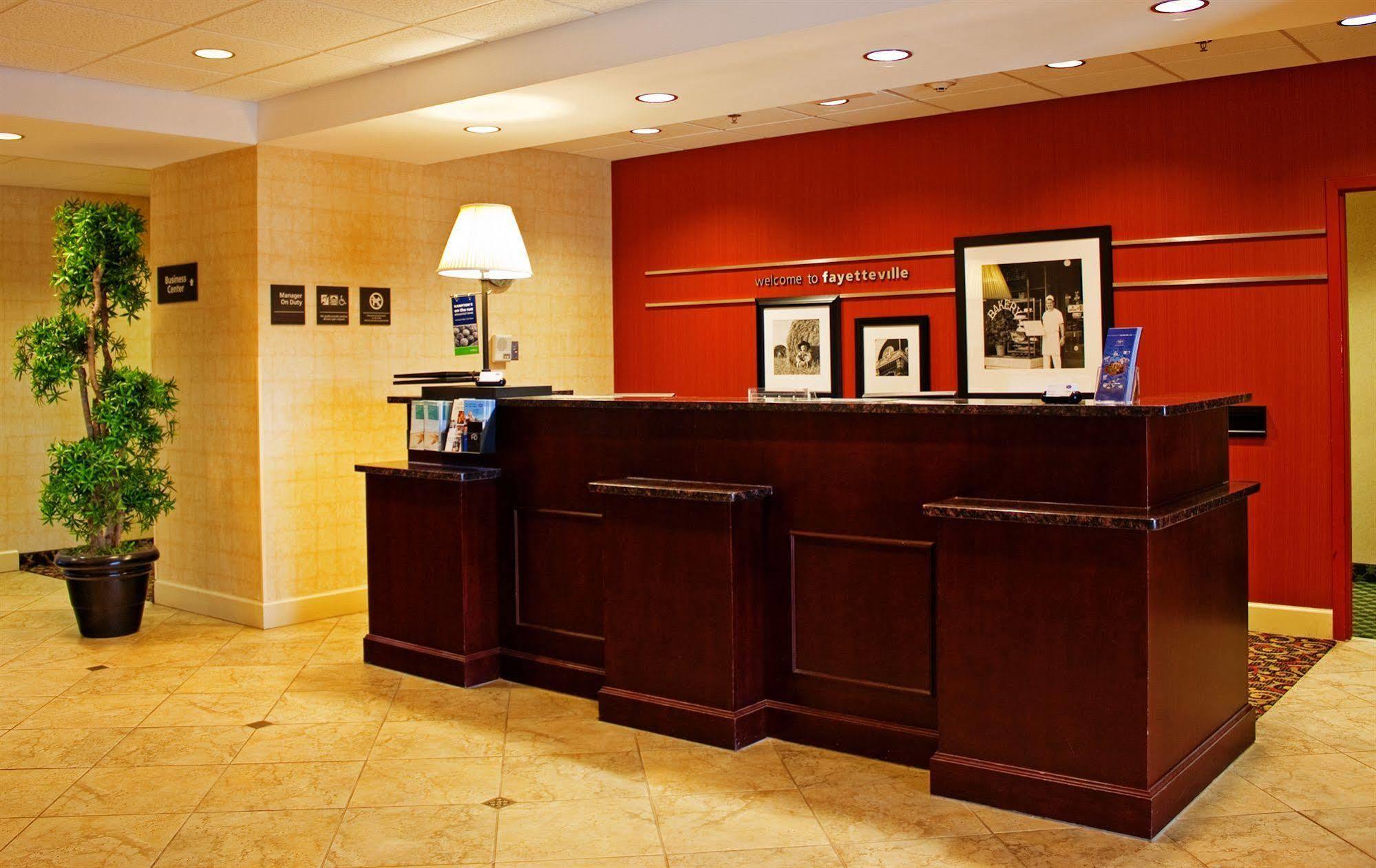 Hampton Inn Fayetteville Ngoại thất bức ảnh